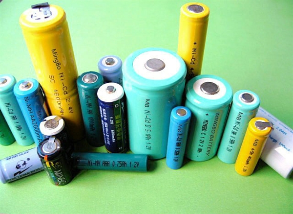 中國教授發明磷納米電池 可讓手機續航增加7倍