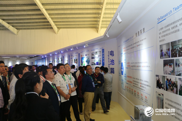 與會代表參觀奧冠集團展廳、車間 與會代表參觀奧冠集團展廳、車間