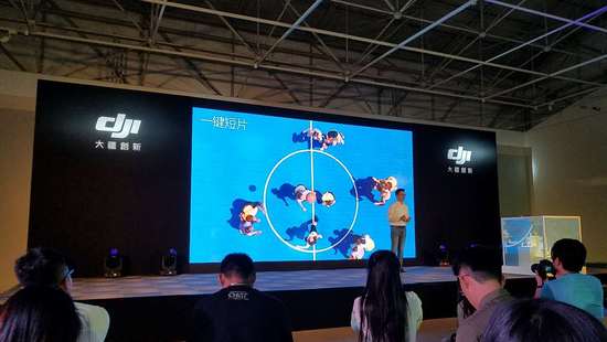 大疆展示“曉”Spark掌上無人機(jī)