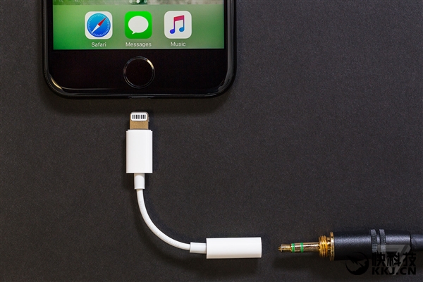 蘋果iPhone 7S/8外形統(tǒng)一：標(biāo)配無(wú)線充電（圖）