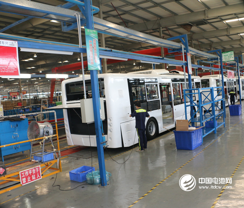 新能源汽車雙積分政策確認推遲一年！業內出現不同聲音
