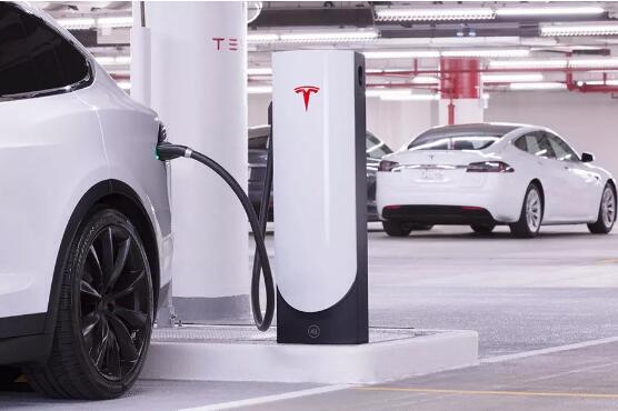 特斯拉推出小型充電樁 更適合狹小的空間使用
