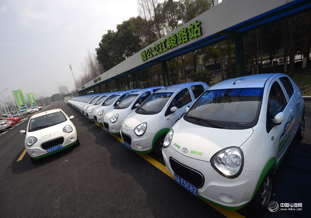 城市管理難跟上 共享汽車企業(yè)“跑馬圈地”困難比想象的多