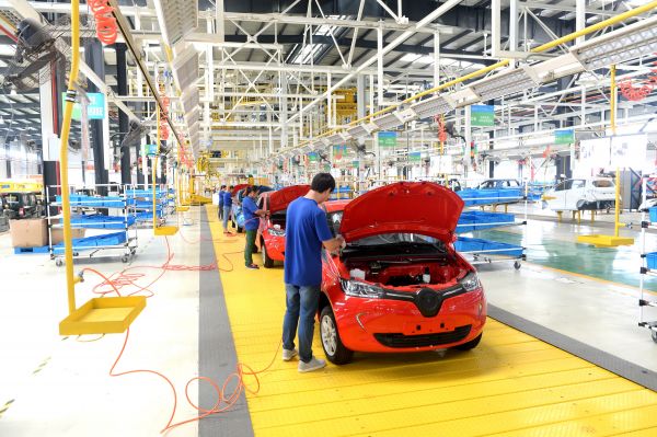 外媒稱中國爭當電動汽車主導者 擬增加充電樁吸引用戶