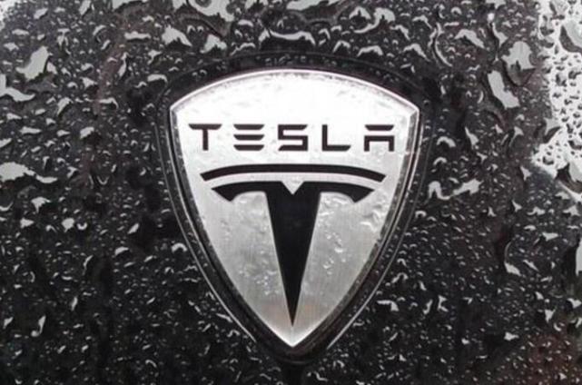 15分鐘換電池 特斯拉新專利解決電動(dòng)車充電慢硬傷