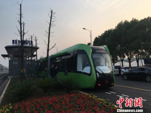 全球首列智軌列車實現(xiàn)上路運行 未來可無人駕駛