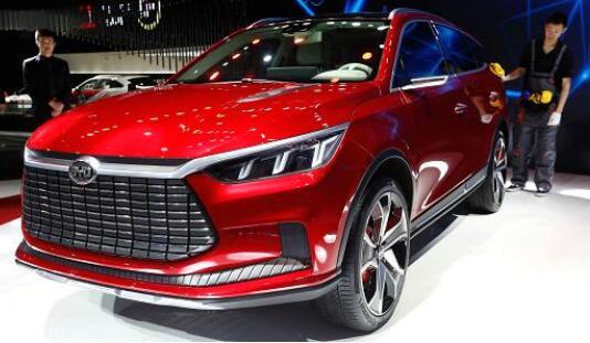 外媒：全球各國爭相掌控電動(dòng)汽車鋰電池資源 中國有望勝出