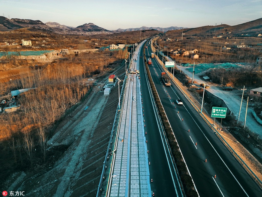 濟南正建設全球首條光伏高速公路 年底竣工通車發電