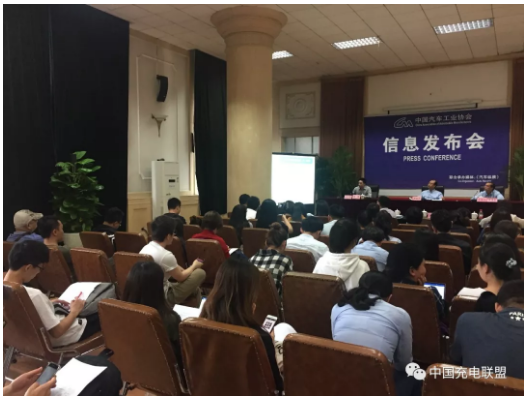 中國(guó)充電聯(lián)盟：2018年4月公共類充電樁達(dá)262058個(gè)