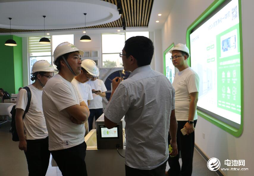 電池百人會企業(yè)家一行參觀考察青島華世潔環(huán)?？萍加邢薰? style=