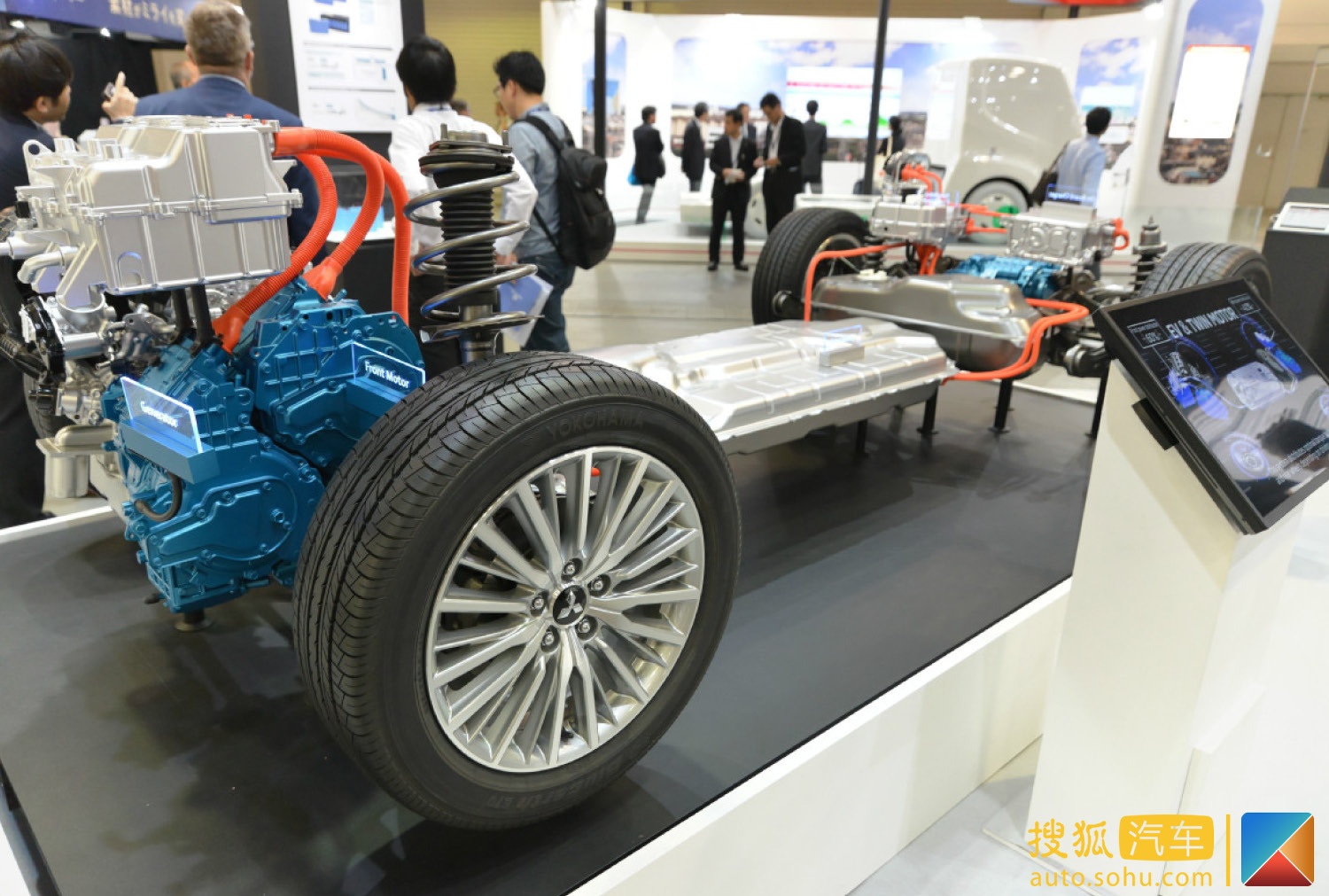 三菱汽車公司近日首次展示了其2019款歐藍德 PHEV所使用的電池 三菱汽車公司近日首次展示了其2019款歐藍德 PHEV所使用的電池