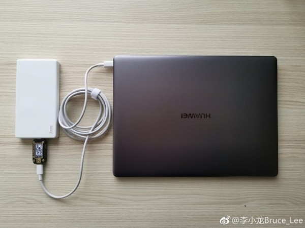 華為40W超級快充移動電源
