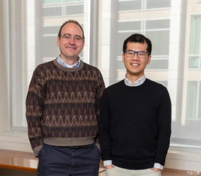 麻省理工學院教授（左）和斯坦福大學材料科學與工程助理教授（右）
