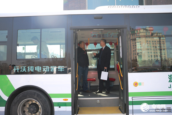 耐寬溫 可快充：積雄新能源高性能鎳氫電容電池公交客車成功運(yùn)營