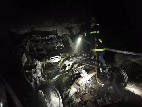 特斯拉電動車自燃 特斯拉電動車自燃