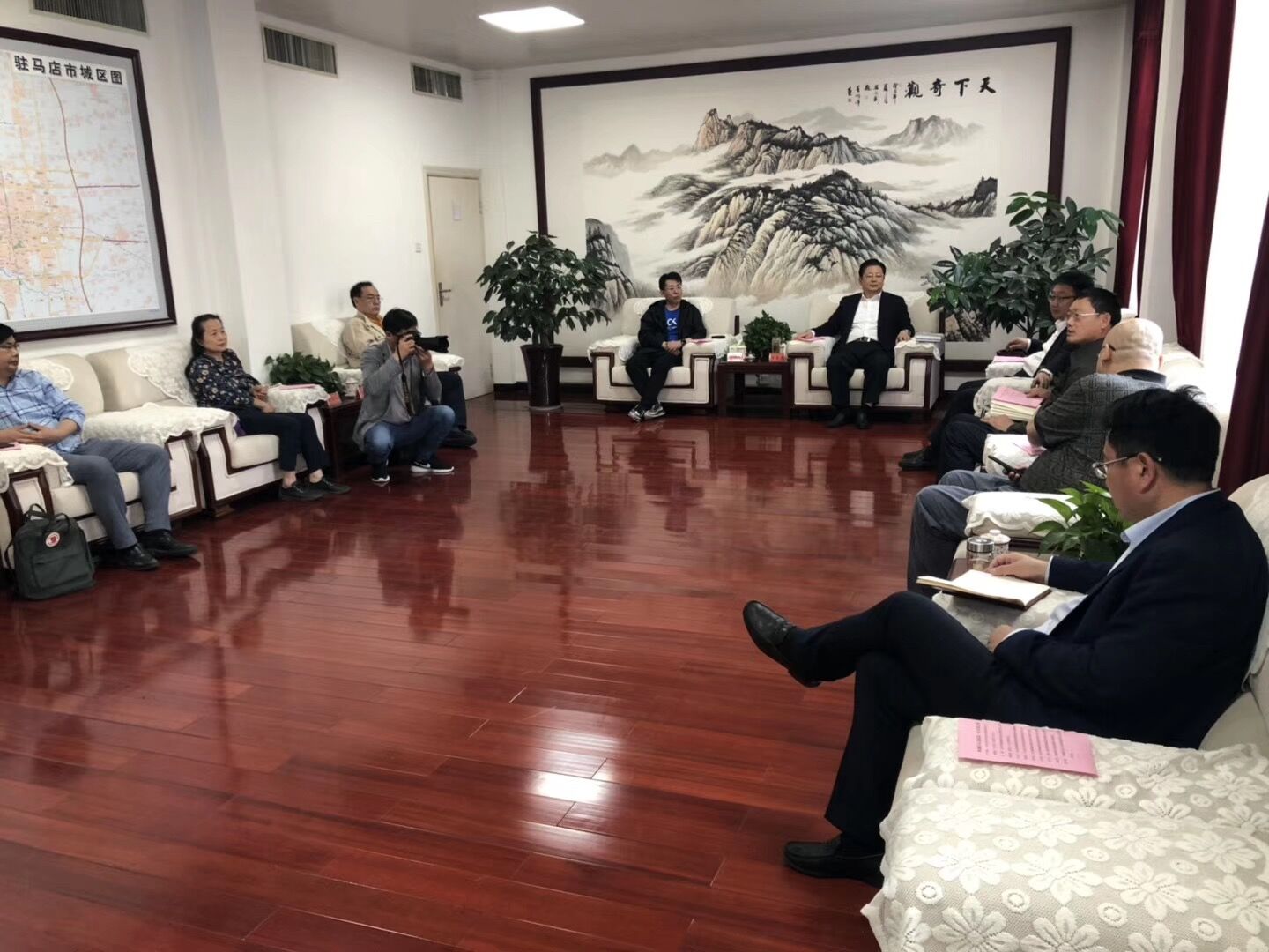 朱是西會見中關村新型電池技術創(chuàng)新聯(lián)盟秘書長于清教一行