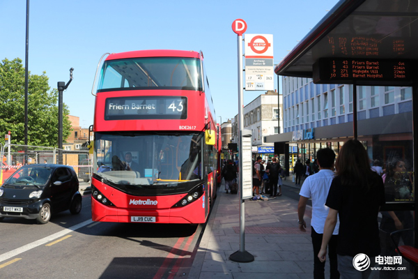 BYD ADL Enviro400EV 在倫敦43號(hào)公交線路馳騁