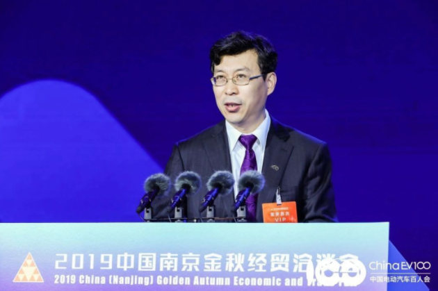 中國新能源汽車產(chǎn)銷全球第一 零部件排第幾？
