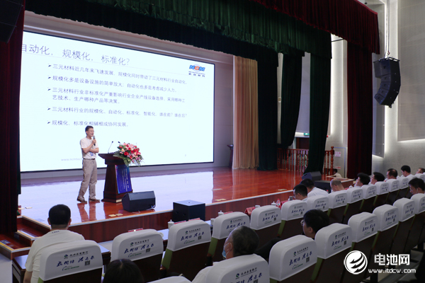 電池百人會(huì)企業(yè)家“問(wèn)道”長(zhǎng)興暨后疫情時(shí)代·2020中國(guó)電池新能源產(chǎn)業(yè)鏈生態(tài)健康發(fā)展企業(yè)家論壇現(xiàn)場(chǎng)