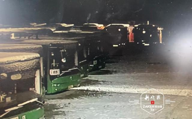 亞星客車(chē)電動(dòng)公交充電起火  消防部門(mén)：電池加熱系統(tǒng)異常所致