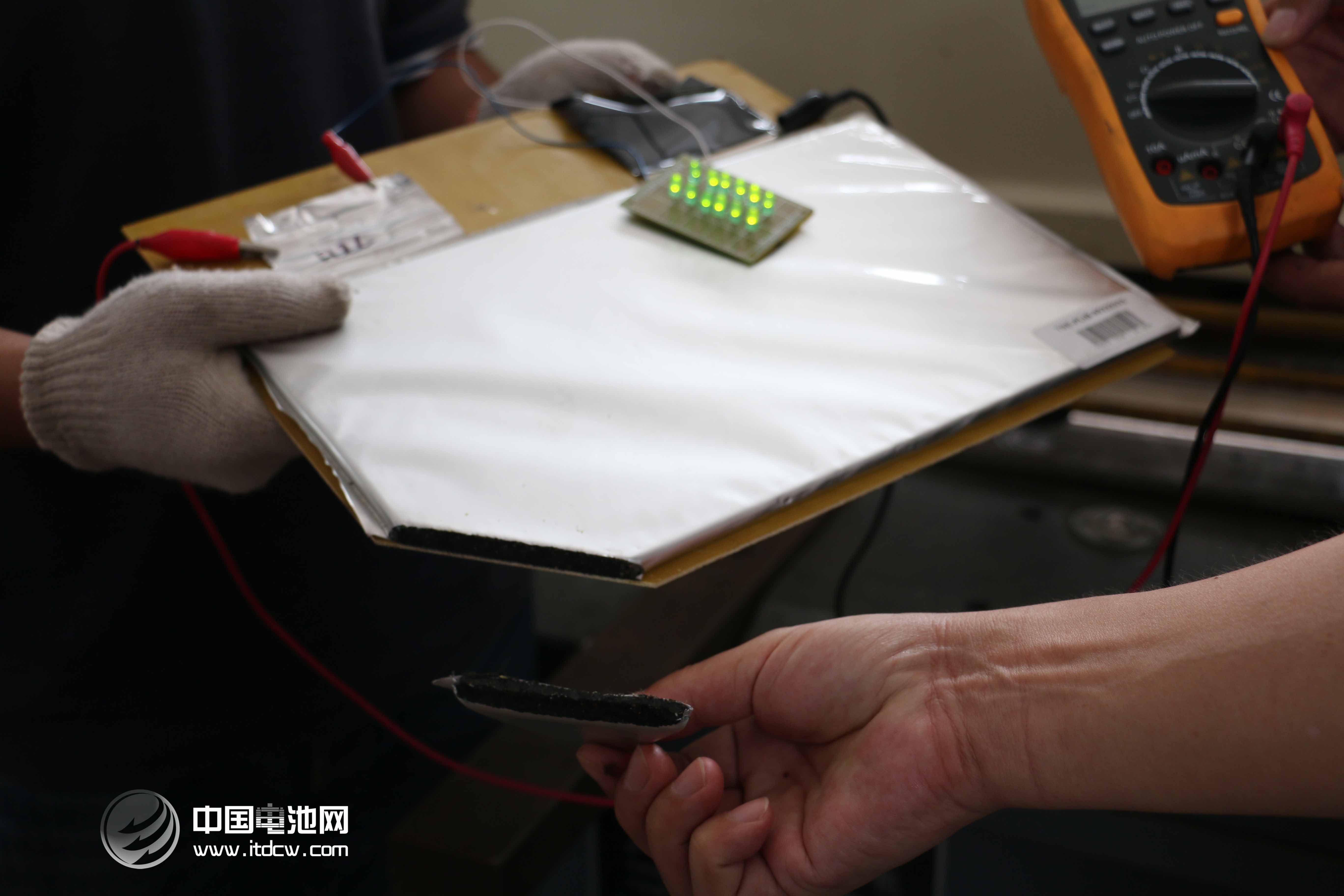半固態電池