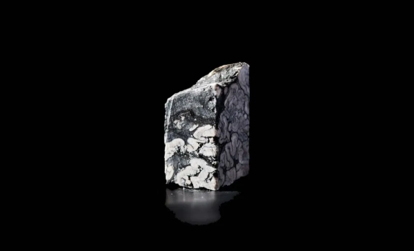 賈達(dá)爾石（Jadarite） 圖片來(lái)源：力拓集團(tuán)