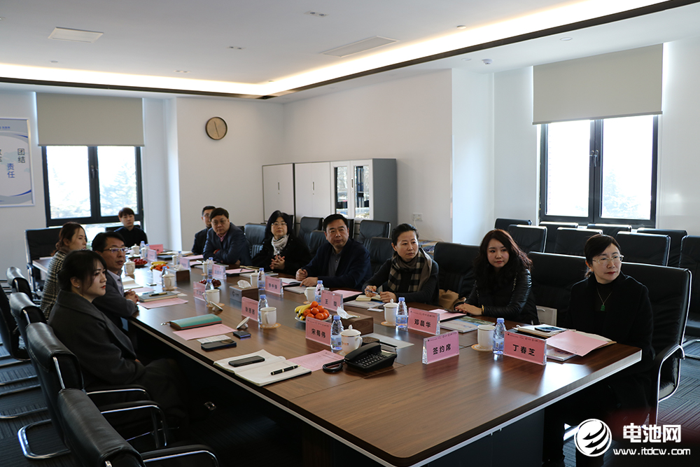 青島市民營經(jīng)濟(jì)發(fā)展局一級(jí)調(diào)研員李中強(qiáng)一行到訪海融網(wǎng)山東總部