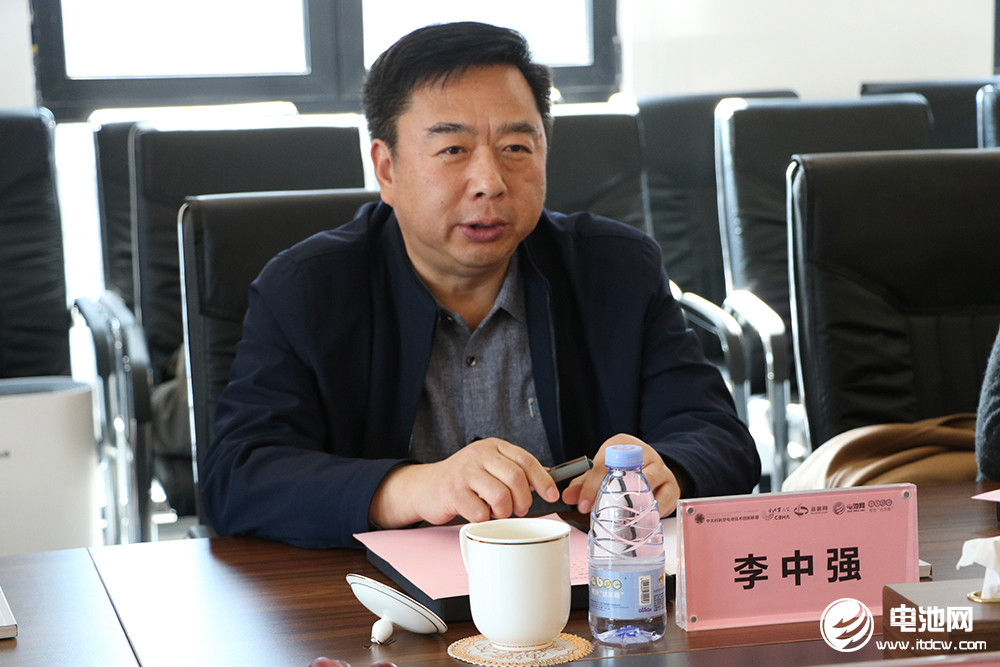 青島市民營經(jīng)濟(jì)發(fā)展局一級(jí)調(diào)研員李中強(qiáng)一行到訪海融網(wǎng)山東總部