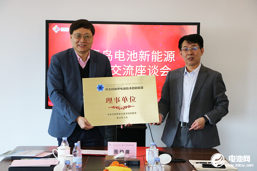 青島市民營經(jīng)濟(jì)發(fā)展局一級(jí)調(diào)研員李中強(qiáng)一行到訪海融網(wǎng)山東總部