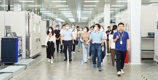 走進蜂巢創新中心 直擊短刀針刺