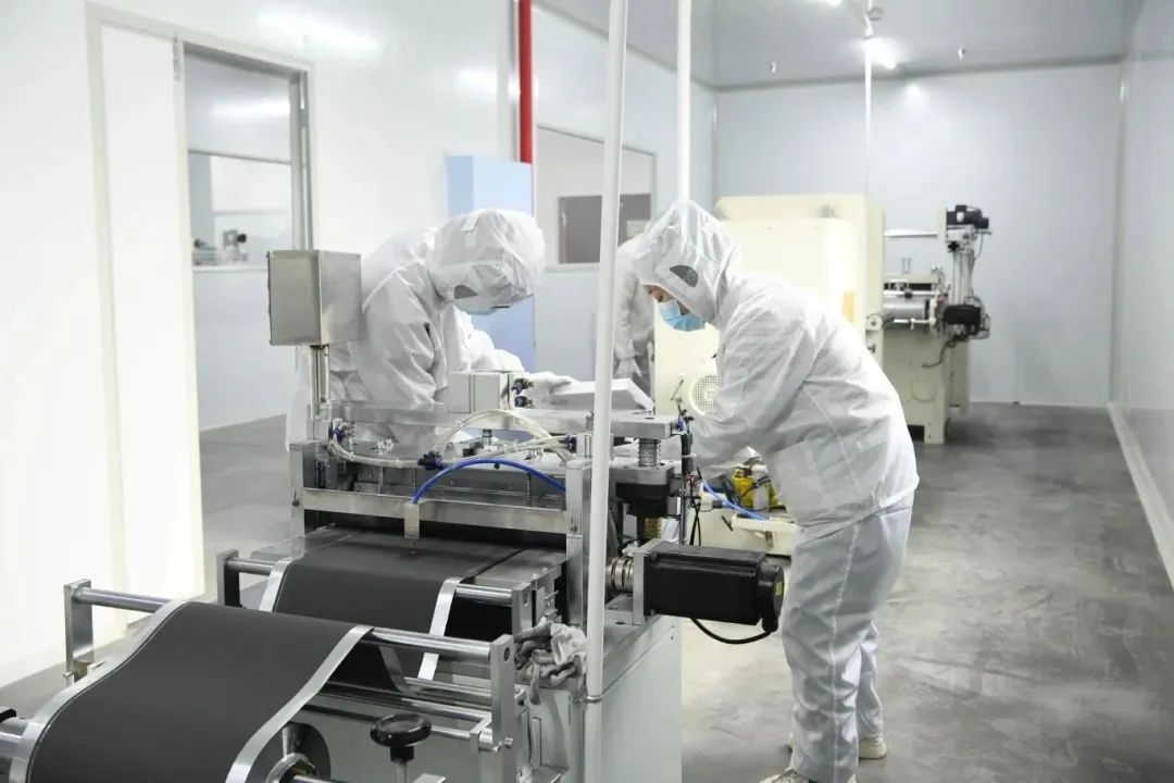 大容量！高能量密度！這一納米固態鈉電池中試產品在重慶下線