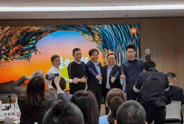 何小鵬、李斌、雷軍、王傳福、李想（從左到右） 圖/華夏同學(xué)會(huì)圈內(nèi)人士