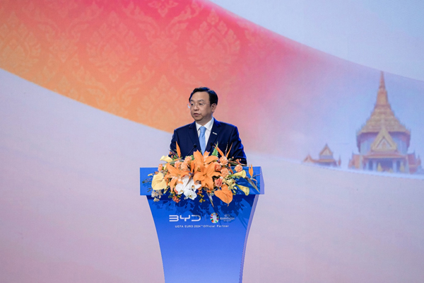 比亞迪股份有限公司董事長(zhǎng)兼總裁王傳福致辭