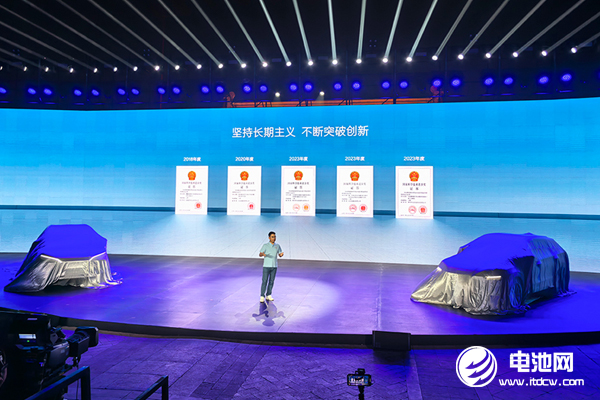 要卷就卷技術(shù)！比亞迪宋家族雙王炸齊發(fā)！