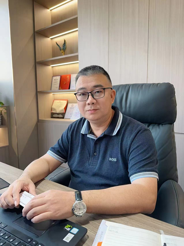 深圳博鈉新能源科技有限公司 董事長(zhǎng) 石堅(jiān)