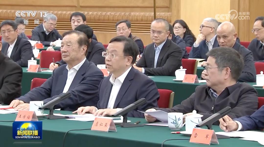 左起第二位為比亞迪董事長(zhǎng)王傳福 圖片來(lái)源：央視新聞