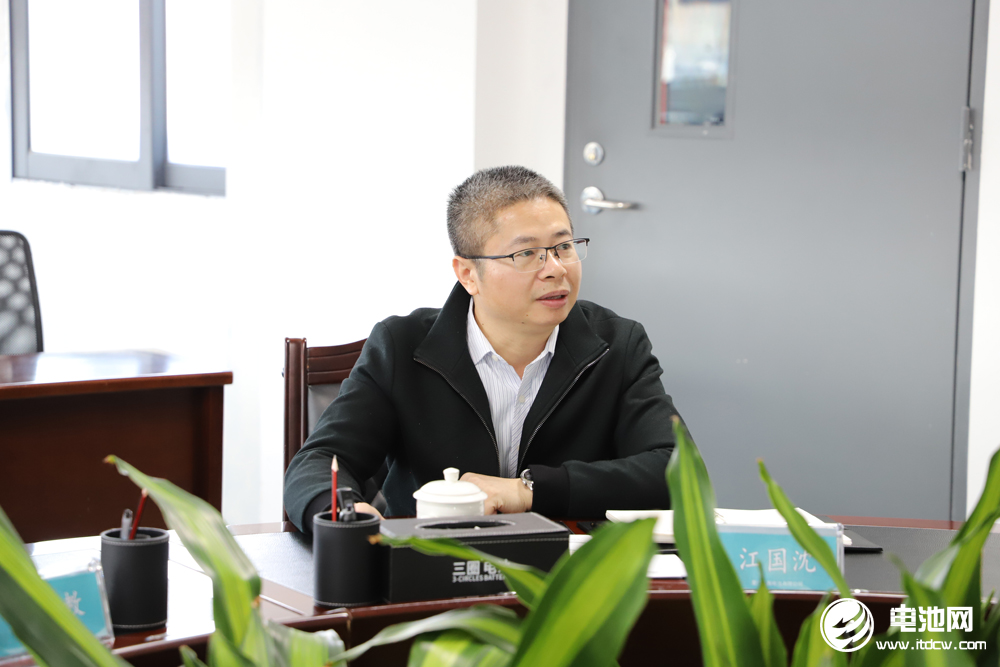 三圈電池黨總支委員、副總經(jīng)理江國(guó)沈