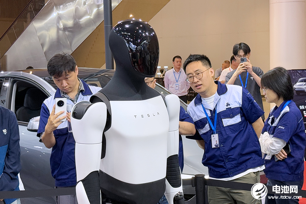 人形機器人市場規模有望至1.5萬億元！湖北省100億元基金設立